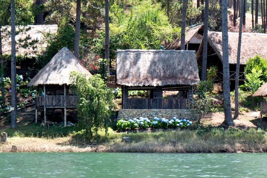 Tuyen Lam Lake Village